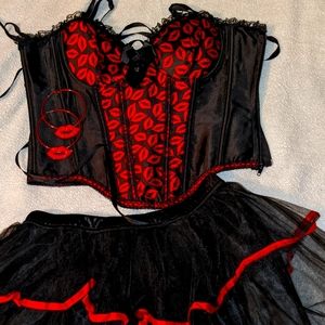 Red lips corset, with skirt and earnings